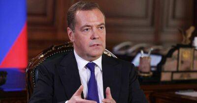 "Что русскому хорошо, то немцу смерть": Медведев пригрозил ЕС из-за потолка цен на нефть