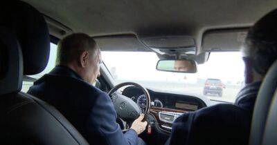 Путин проехался на Mercedes по Крымскому мосту впервые после взрыва (видео)