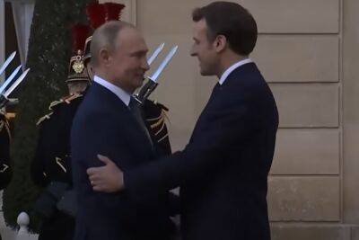 Макрон увидел в глазах путина "обиду": президент Франции раскрыл детали разговоров с диктатором рф