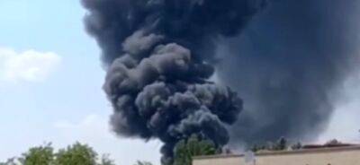 "Думали, что возмездие не придет": новый взрыв прогремел на российским аэродроме, пылает сильный пожар
