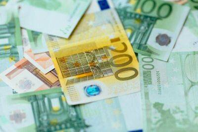 Евро поднялся выше 66 рублей на фоне ограничений цен на российскую нефть