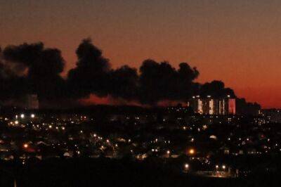 "Бавовна" на нафтобазі та військовому аеродромі: у Курську ранок дуже неспокійний. Відео