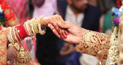 В Индии мужчину могут посадить на 7 лет за женитьбу на близнецах (видео)