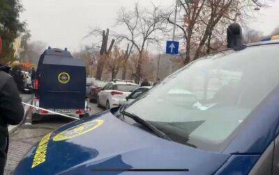 У будівлі посольства України в Румунії знайшли два підозрілі конверти: що відомо