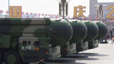 Китай раскритиковал военный отчет США как "безосновательную спекуляцию"
