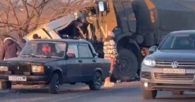На оккупированном Донбассе военный грузовик раздавил маршрутку: 16 погибших (видео)