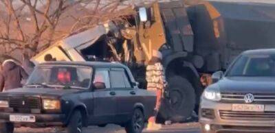 "На дорогах справжнє пекло": на трасі "Шахтарськ-Торез" військова вантажівка зім'яла мікроавтобус, багато жертв