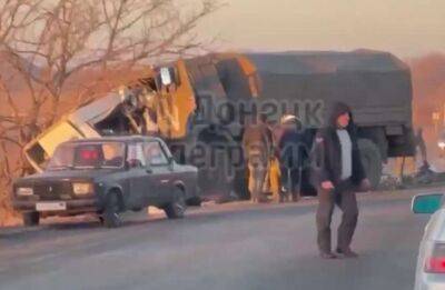 На Донеччині зіткнулися військова вантажівка та маршрутка, 16 загиблих (ВІДЕО)