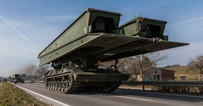 Германия передаст Украине еще 16 мостоукладчиков и 5 инженерных машин