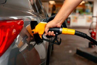 Министр энергетики пригрозил заправкам, которые завышают цены на бензин, отзывом лицензии