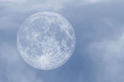 Завтра вдосвіта земляни побачать «холодний» місяць – і не тільки