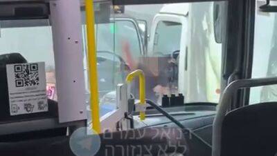 Насилие на дорогах Израиля: возле Явне напали на автобус с пассажирами