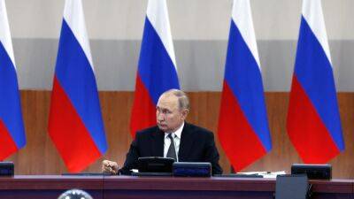 "Досье": Владимир Путин мог вывести в панамский офшор более $1 млрд