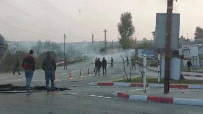 Террористы бросали камни в машины возле Рамаллы, солдаты ЦАХАЛа открыли огонь