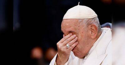 Папа Римский расплакался, упомянув об Украине в традиционной молитве перед Рождеством