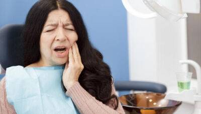 У израильтянки выпали протезы изо рта, она требует от врача 2,5 млн шекелей