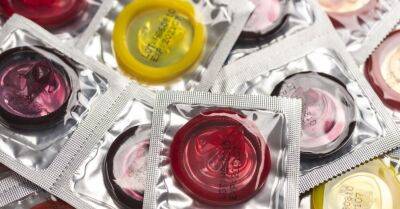 Франция сделает презервативы бесплатными для молодежи