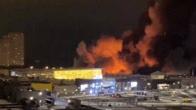 В Москве – масштабный пожар в ТЦ, раздаются взрывы