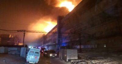 Масштабный пожар в Барнауле: в городе загорелся шинный завод (видео)