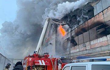 Еще один масштабный пожар в России: горит крупный завод в Барнауле