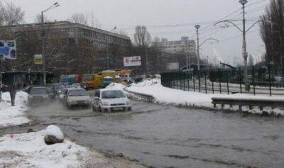 Масштабное ЧП в Киеве: сильнейший потоп возле "Эпицентра" - машины тонут. Видео