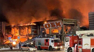 Пожар в торговом центре “Мега” в Химках: полностью сгорел строительный OBI