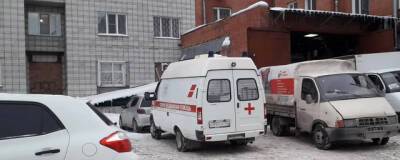В Новосибирске водитель такси сбил пенсионерку и скрылся
