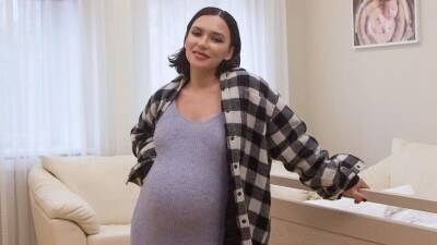 Огромный живот и грудь: Серябкина показала, как «зажигала» за день до родов