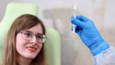 Ученый рассказала о реакции добровольцев на назальную вакцину от COVID-19