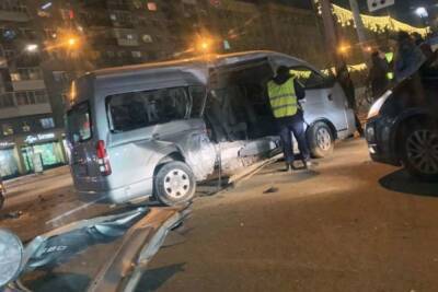Маршрутка с пассажирами попала в аварию в центре Новосибирска