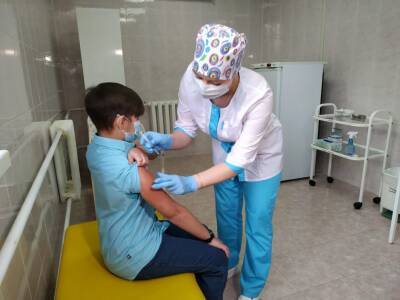 В Удмуртии от коронавируса привили уже 32 подростка