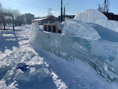 За подростков, сломавших ледяные фигуры в Аниве, заплатят родители