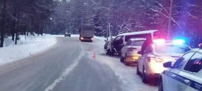 В Петрозаводске водитель без прав врезался в грузовик