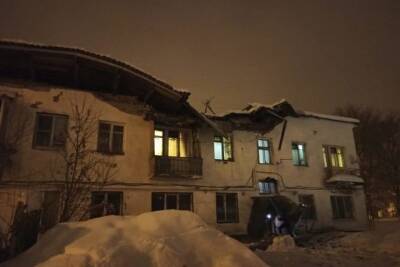 В многоквартирном доме в Алексине обрушилась крыша