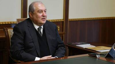 Председатель парламента Армении подписал заявление об отставке президента Саркисяна