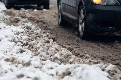 Прокуратура обязала ответственную компанию убрать снег с дороги в Тверской области