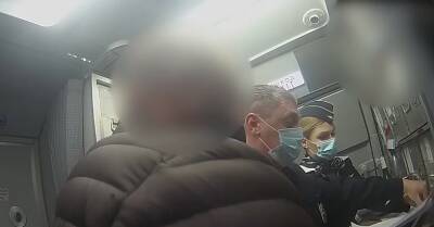 ﻿В Платове двух буйных пассажиров с трудом вывела полиция из самолета