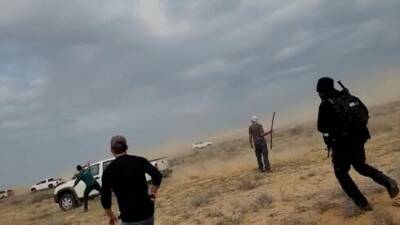 Видео: бедуины забросали камнями полицейских в Негеве из-за баранов