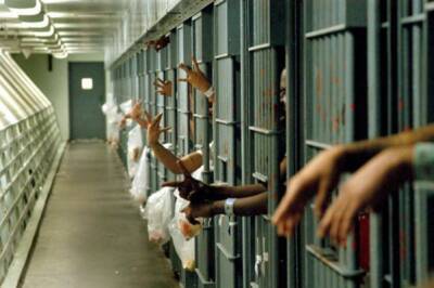 В США заключенных федеральных тюрем наказали локдауном за массовую драку в Техасе