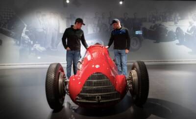 Нико Росберг - Гуаньюй Чжоу - Боттас и Чжоу посетили музей компании Alfa Romeo - f1news.ru - Китай - Twitter