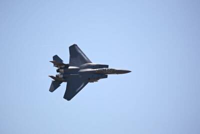 Власти Японии ищут пропавший самолет F–15 и мира