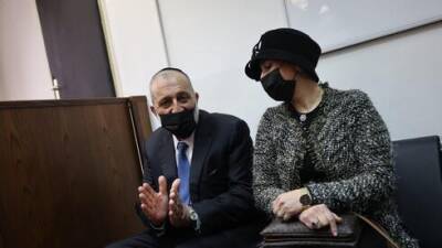 Год условно, без "позора": суд вынес приговор по делу Арье Дери
