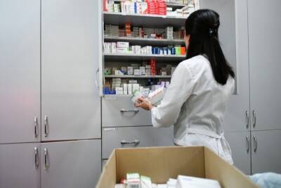 Дефицит лекарств для амбулаторных пациентов с COVID-19 устранили в Иркутской области - власти