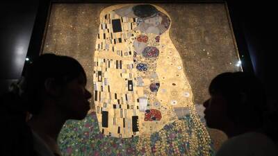 Пабло Пикассо - Влюбленным предложили купить виртуальный кусочек «Поцелуя» Климта - iz.ru - Израиль - Вена