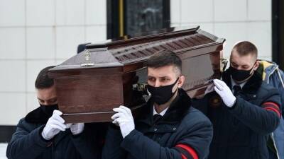 Стало известно, что положили в гроб к Куравлеву на закрытой церемонии прощания