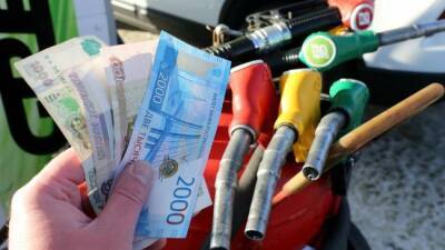 На российских АЗС растут цены на бензин