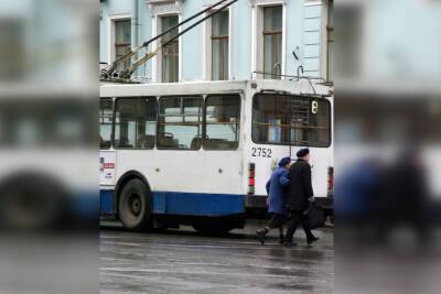 В «Горэлектротрансе» опровергли информацию об ударе током петербурженки в троллейбусе