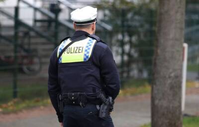Полицейская операция проходит в школе в Гамбурге из-за сообщений о подростке с оружием