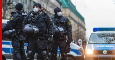 Полиция Гамбурга оцепила школу, в которую мог проникнуть вооруженный подросток