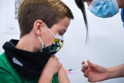 Академик Румянцев выступил за массовую вакцинацию детей от коронавируса